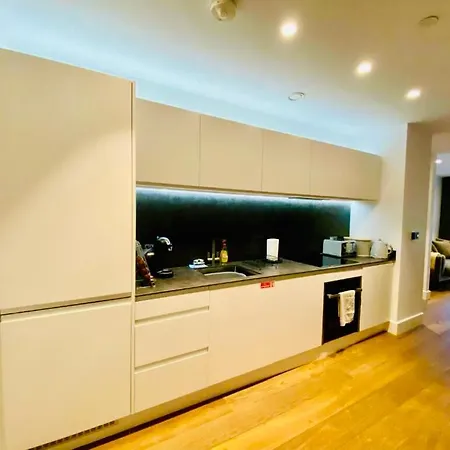 Luxury Spacious Apartment Cardiff Exterior photo